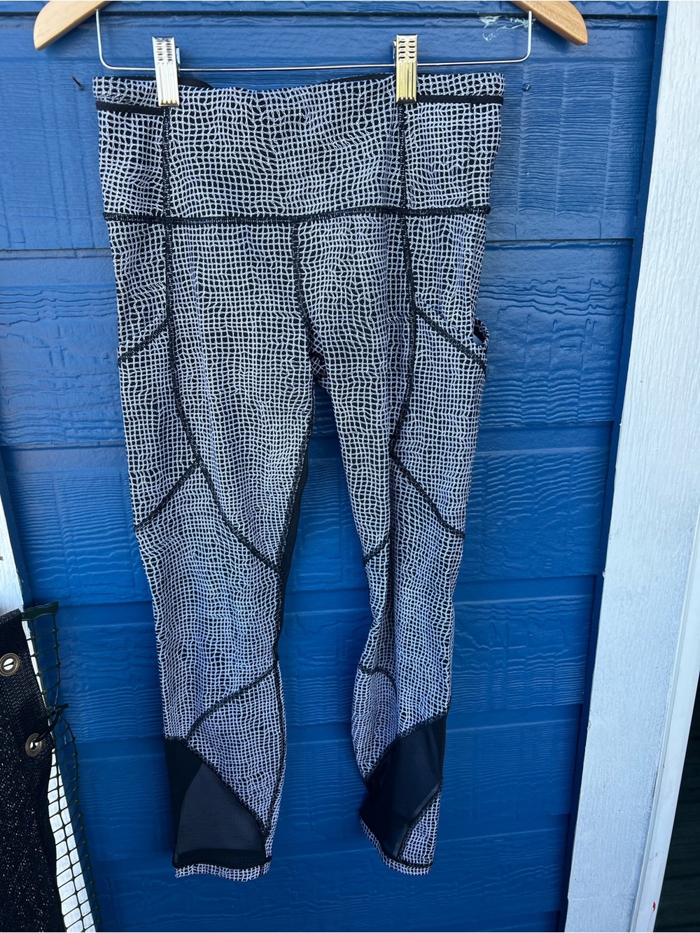 Lululemon Leggings 6 Black White Geo Print Side Pockets 7/8 Mesh Panel